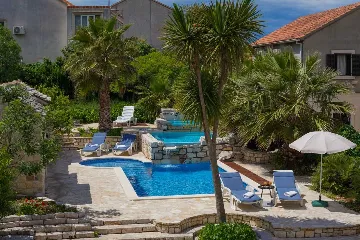 Sutivan Villa with Four Apartments for Up to 14