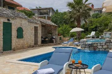 Sutivan Villa with Four Apartments for Up to 14