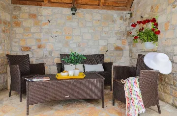 Sutivan Villa with Four Apartments for Up to 14