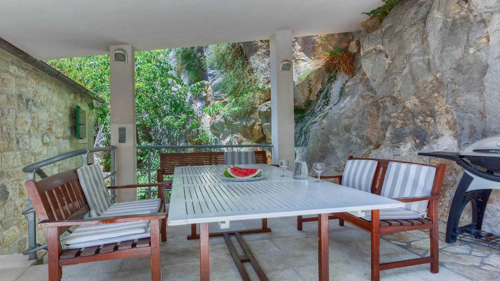 Omis Villa with Private Pool and Sea Views