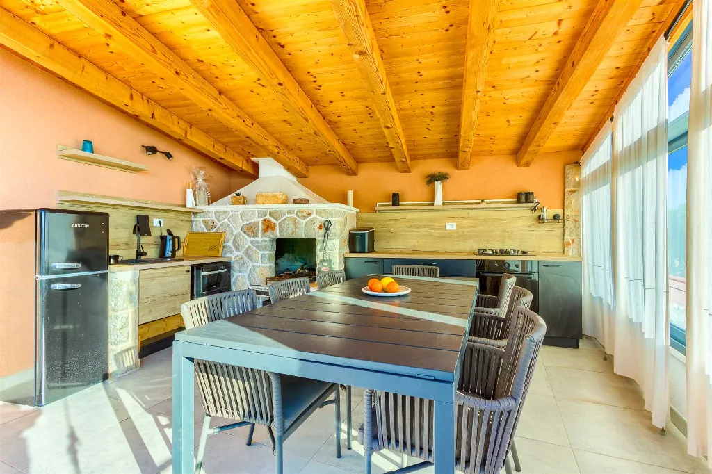 Villa in Ivan Dolac for Up to 7 Guests