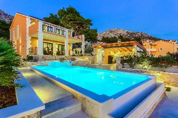 Villa in Ivan Dolac for Up to 7 Guests