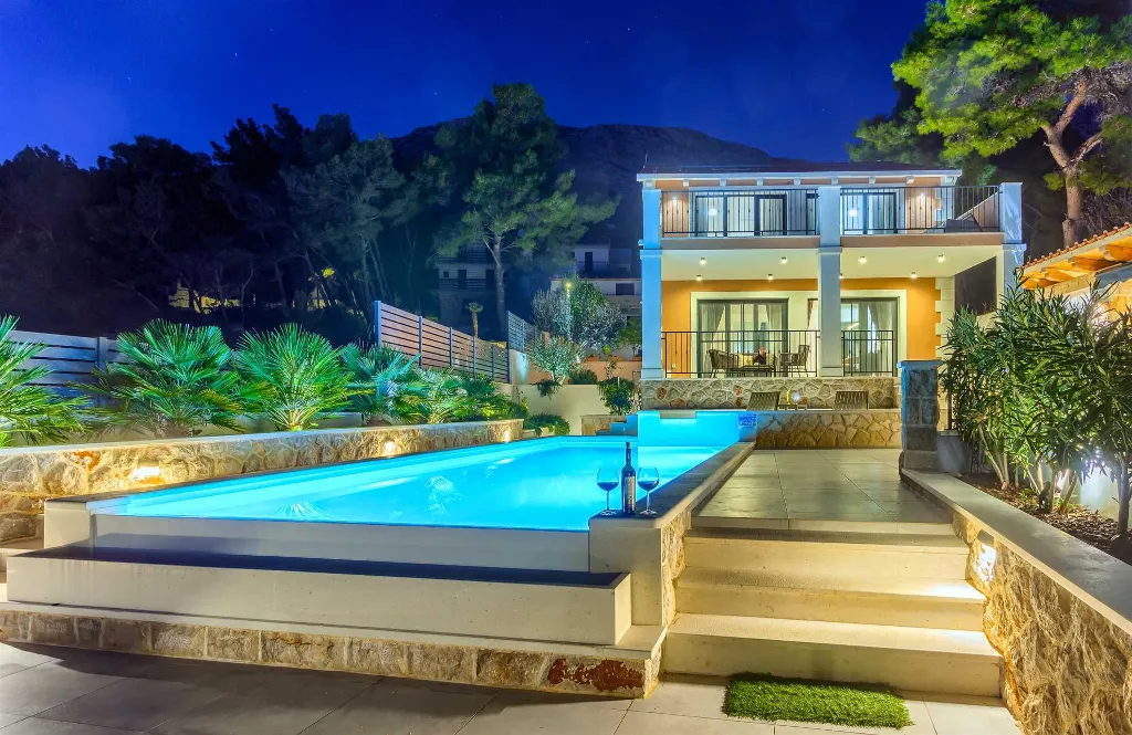Villa in Ivan Dolac for Up to 7 Guests