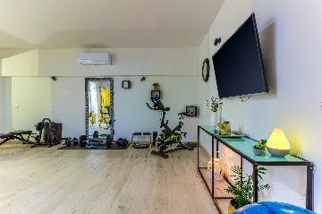 Villa in Ivan Dolac for Up to 7 Guests