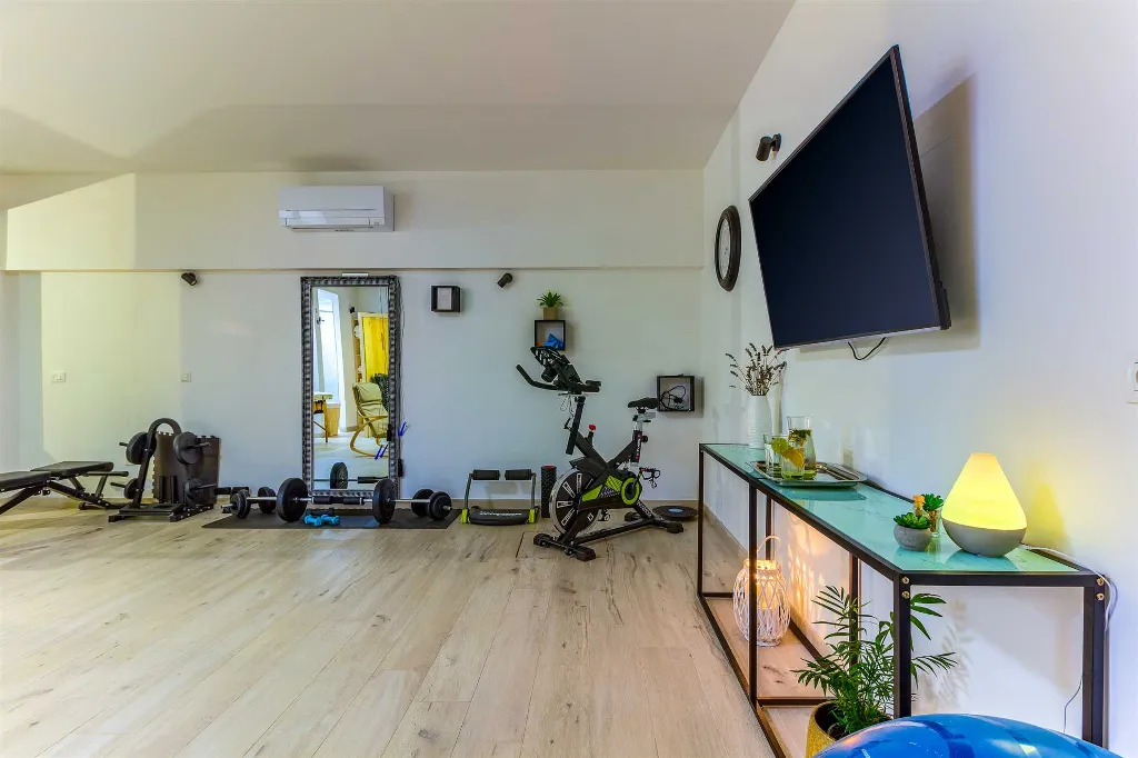 Villa in Ivan Dolac for Up to 7 Guests