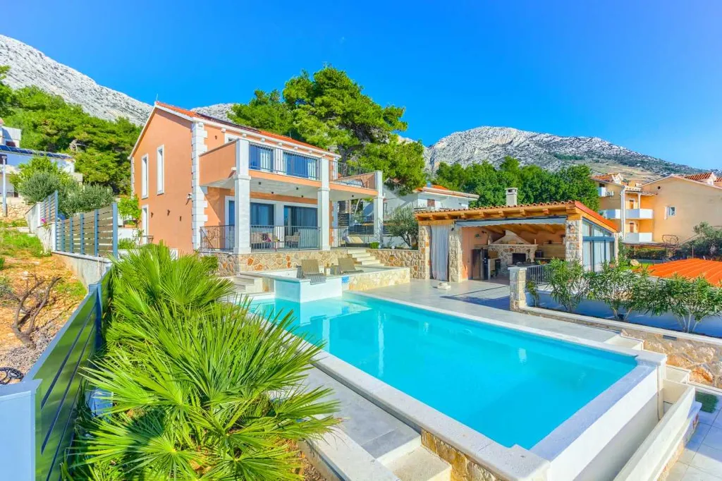 Villa in Ivan Dolac for Up to 7 Guests