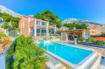 Villa in Ivan Dolac for Up to 7 Guests