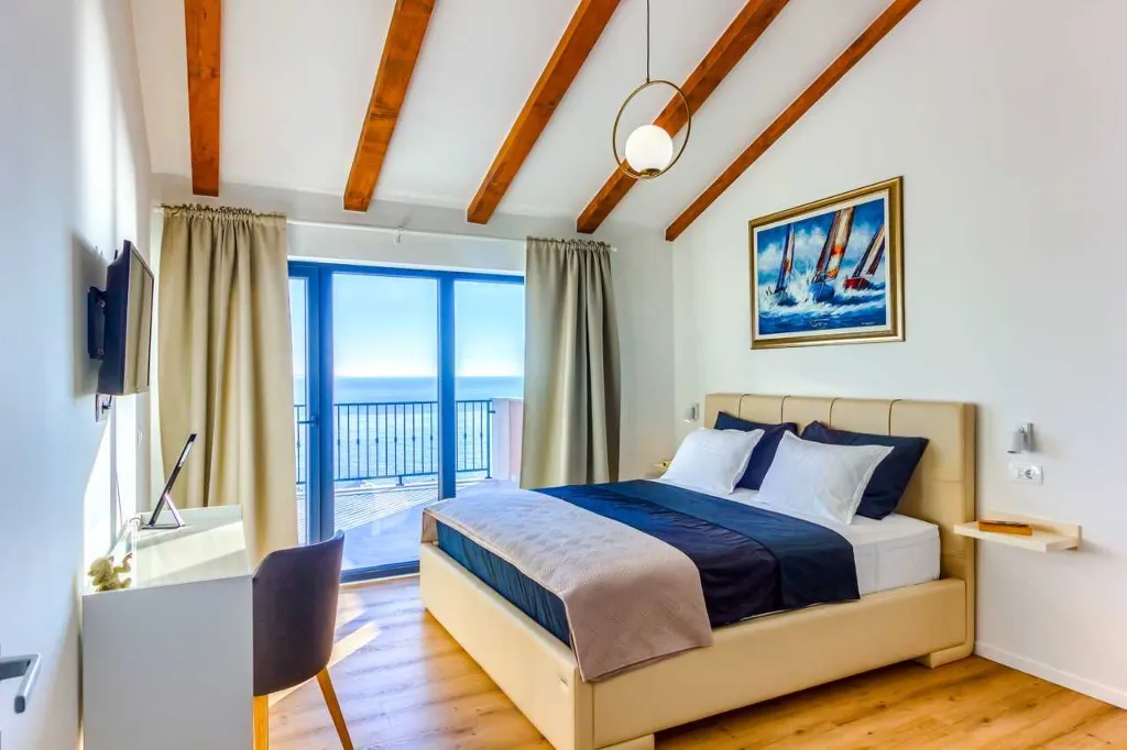 Villa in Ivan Dolac for Up to 7 Guests