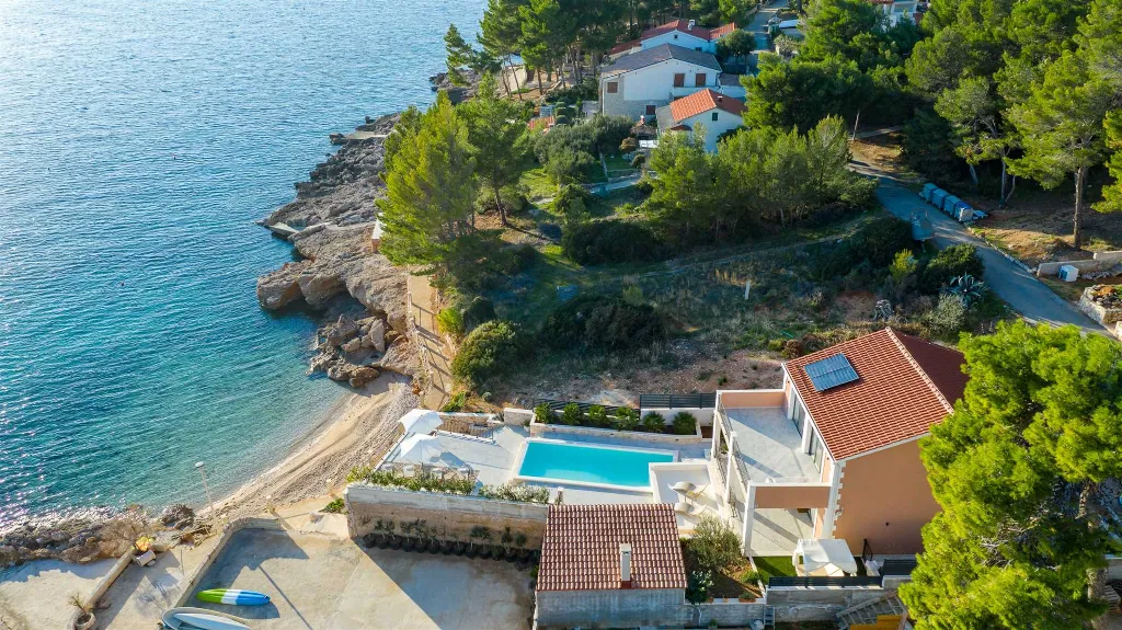 Villa in Ivan Dolac for Up to 7 Guests