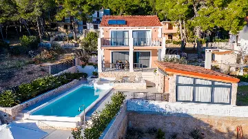 Villa in Ivan Dolac for Up to 7 Guests