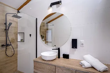 Villa in Ivan Dolac for Up to 7 Guests