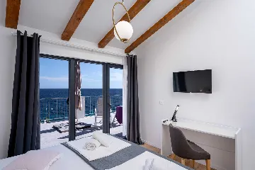 Villa in Ivan Dolac for Up to 7 Guests