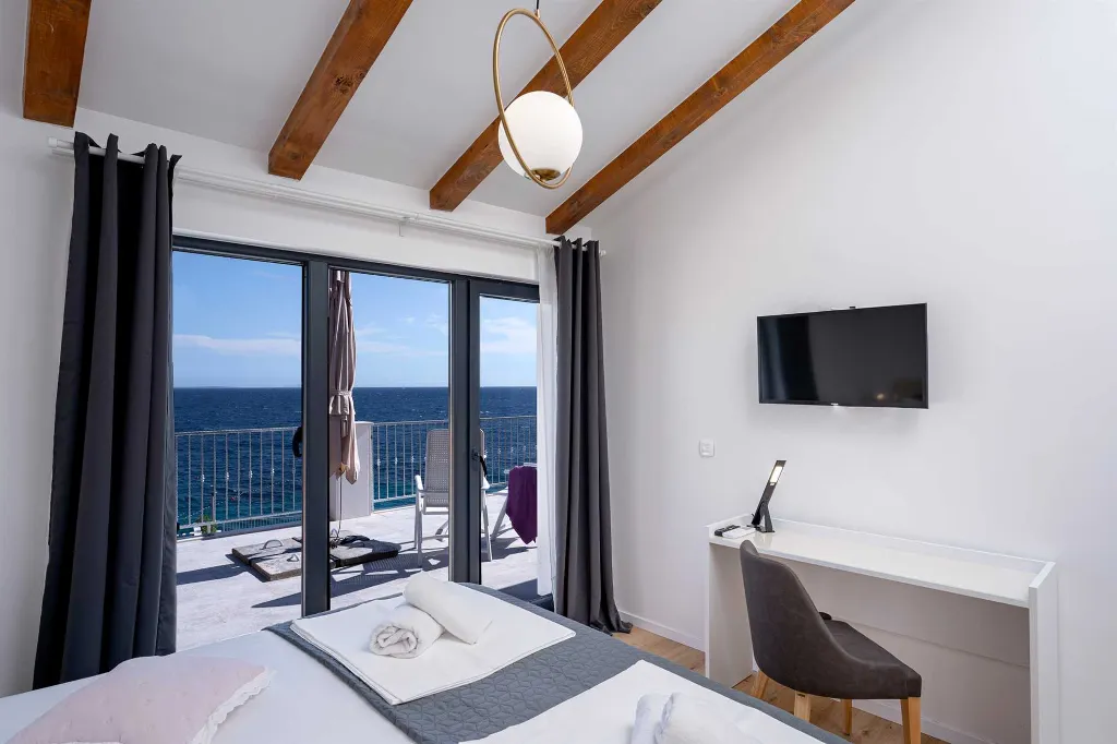 Villa in Ivan Dolac for Up to 7 Guests