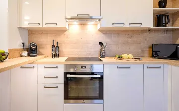 Villa in Ivan Dolac for Up to 7 Guests