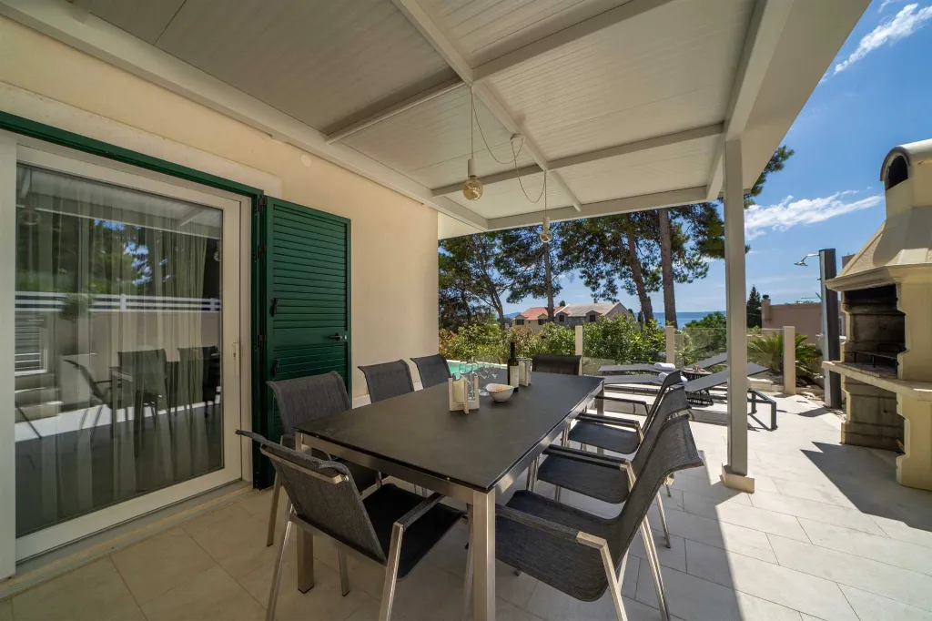 3-Bedroom Semi-Detached Villa in Sumartin