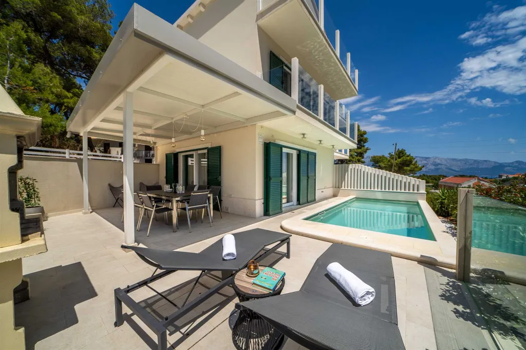 3-Bedroom Semi-Detached Villa in Sumartin