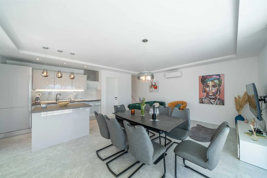 3-Bedroom Semi-Detached Villa in Sumartin