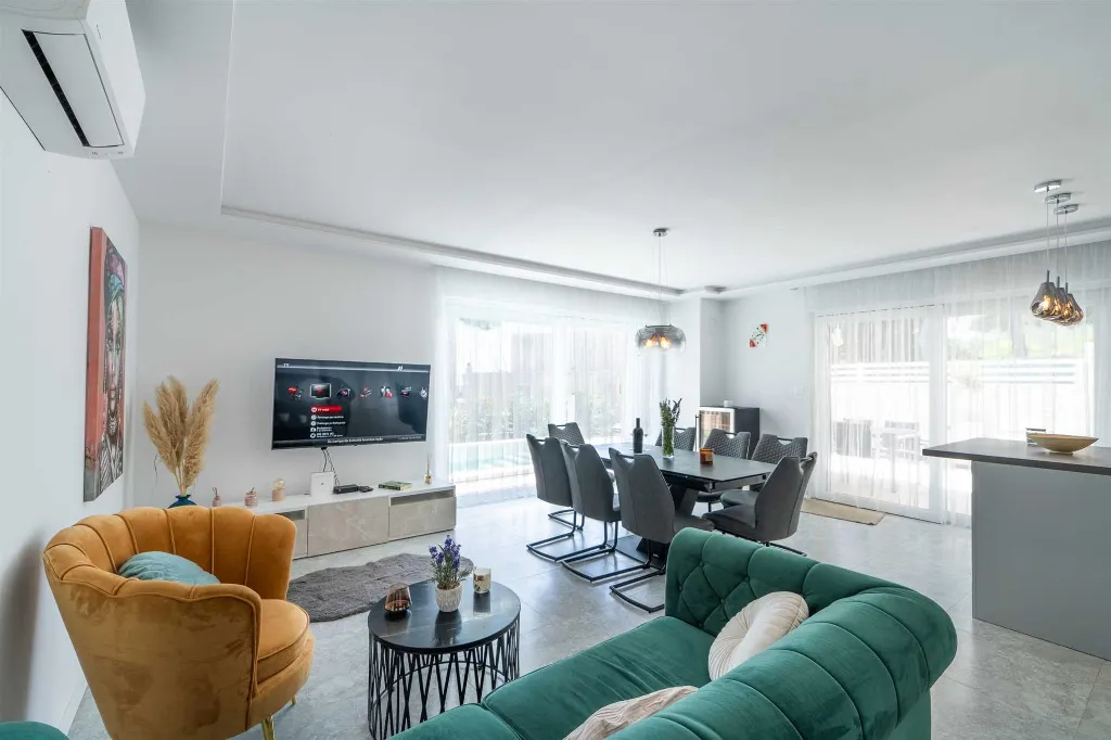 3-Bedroom Semi-Detached Villa in Sumartin