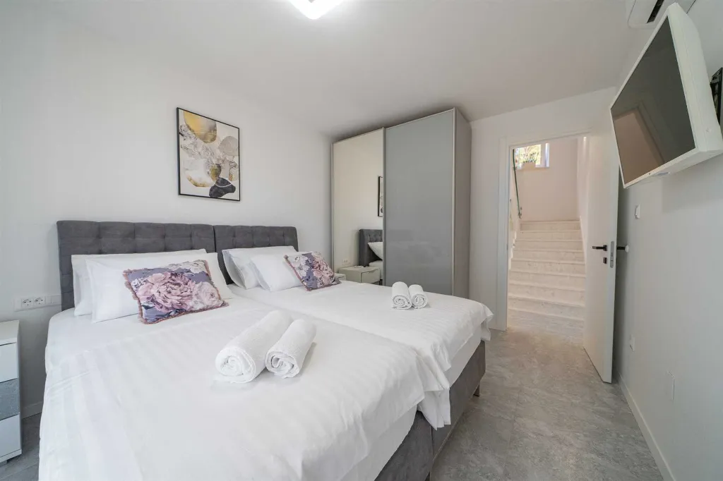 3-Bedroom Semi-Detached Villa in Sumartin