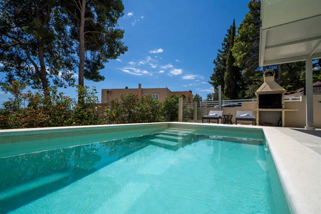 3-Bedroom Semi-Detached Villa in Sumartin