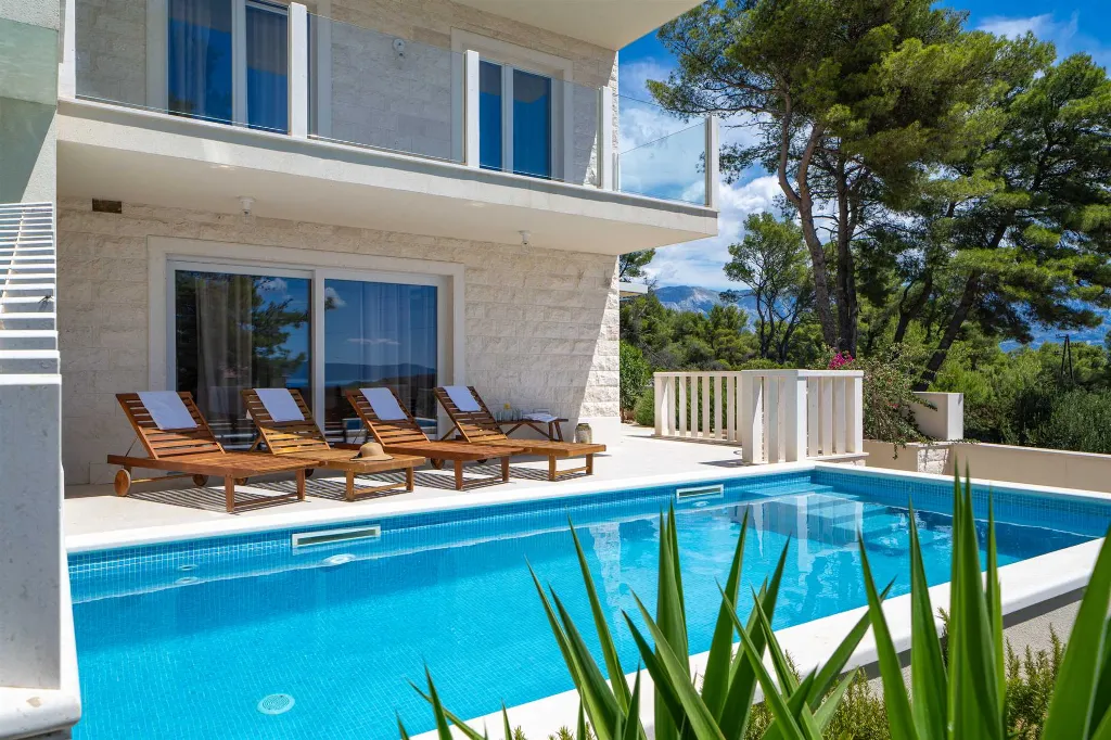 Mediterranean Villa with Sea Views in Sumartin
