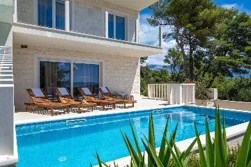 Mediterranean Villa with Sea Views in Sumartin