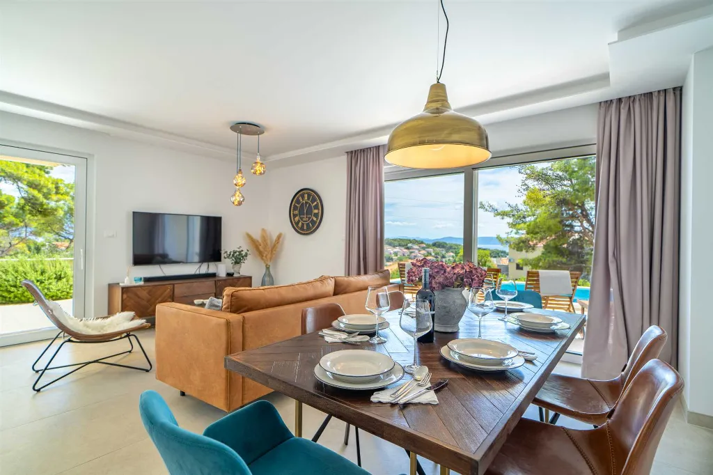 Mediterranean Villa with Sea Views in Sumartin