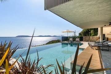 Sea-View 5-Bedroom Villa in Zaton for 10