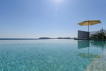 Sea-View 5-Bedroom Villa in Zaton for 10