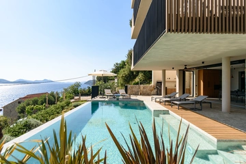 Sea-View 5-Bedroom Villa in Zaton for 10