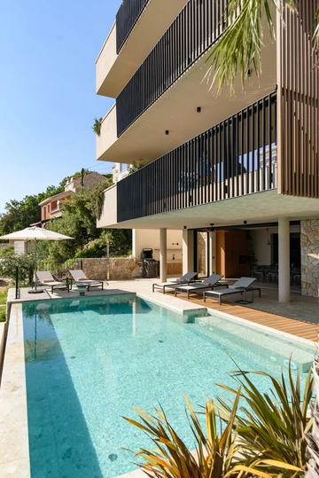 Sea-View 5-Bedroom Villa in Zaton for 10