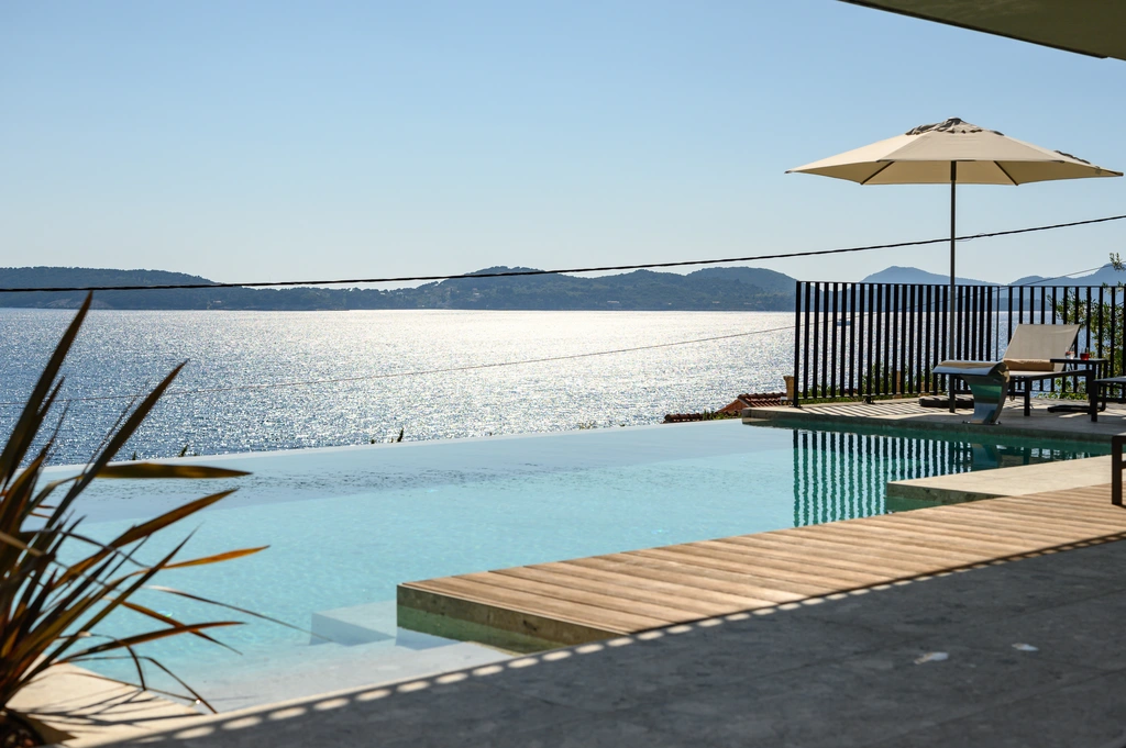 Sea-View 5-Bedroom Villa in Zaton for 10