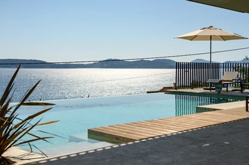 Sea-View 5-Bedroom Villa in Zaton for 10