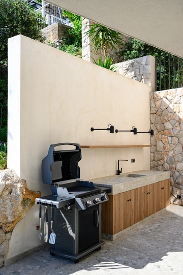 Sea-View 5-Bedroom Villa in Zaton for 10