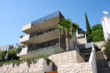 Sea-View 5-Bedroom Villa in Zaton for 10