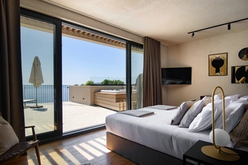 Sea-View 5-Bedroom Villa in Zaton for 10