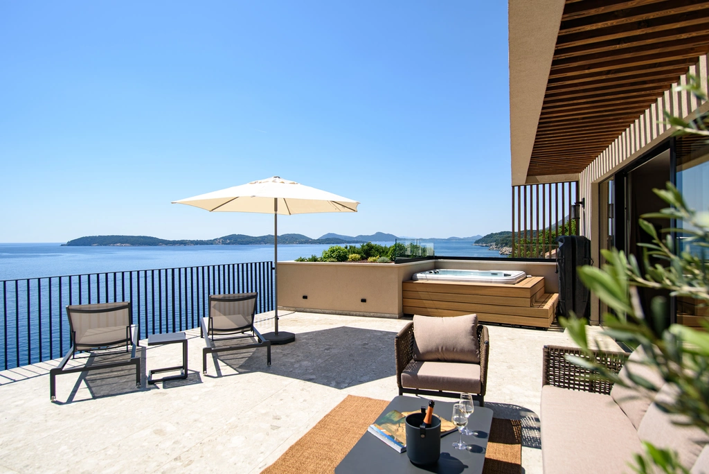 Sea-View 5-Bedroom Villa in Zaton for 10