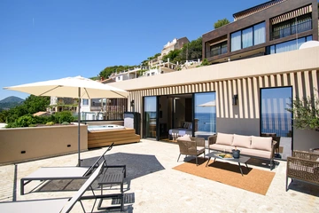 Sea-View 5-Bedroom Villa in Zaton for 10