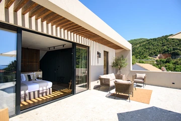 Sea-View 5-Bedroom Villa in Zaton for 10