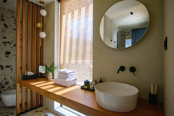 Sea-View 5-Bedroom Villa in Zaton for 10