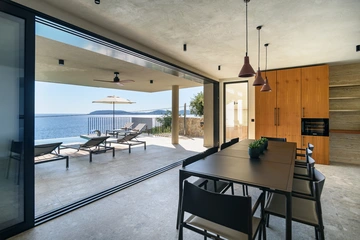 Sea-View 5-Bedroom Villa in Zaton for 10