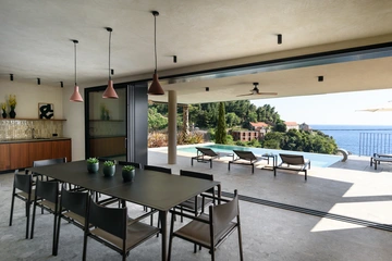 Sea-View 5-Bedroom Villa in Zaton for 10