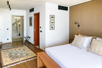 Sea-View 5-Bedroom Villa in Zaton for 10