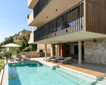 Sea-View 5-Bedroom Villa in Zaton for 10