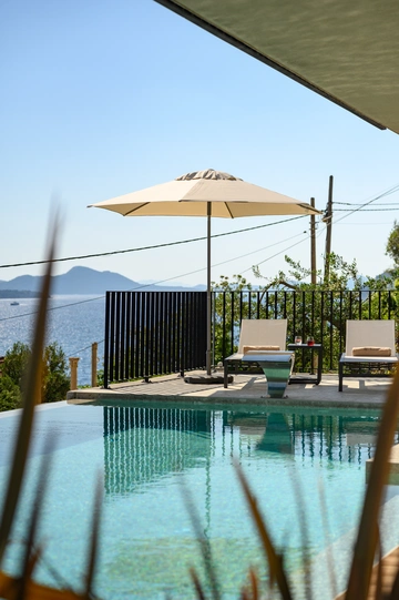 Sea-View 5-Bedroom Villa in Zaton for 10