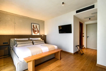 Sea-View 5-Bedroom Villa in Zaton for 10