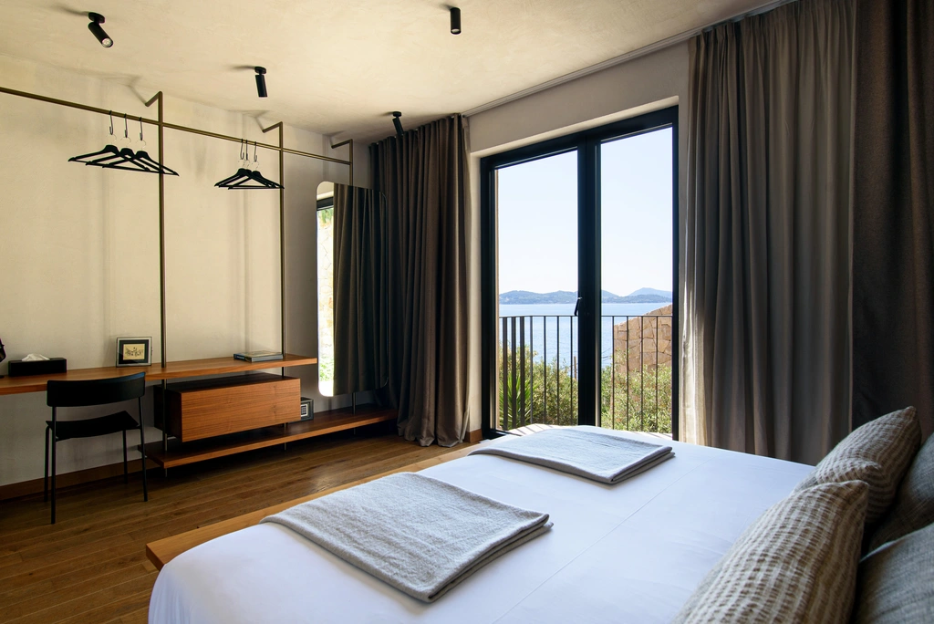 Sea-View 5-Bedroom Villa in Zaton for 10