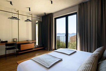 Sea-View 5-Bedroom Villa in Zaton for 10