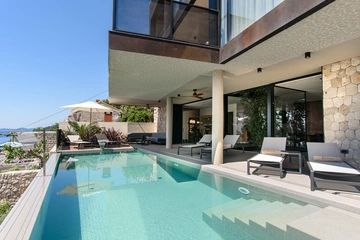 Spacious 4-Bedroom Villa in Zaton