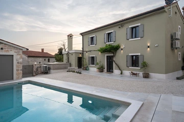 4-Bedroom Villa in Rudani for 8 Guests